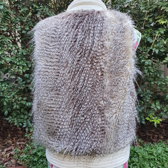 Sportsgirl Faux Fur Knitted Vest - Picture 2 of 8